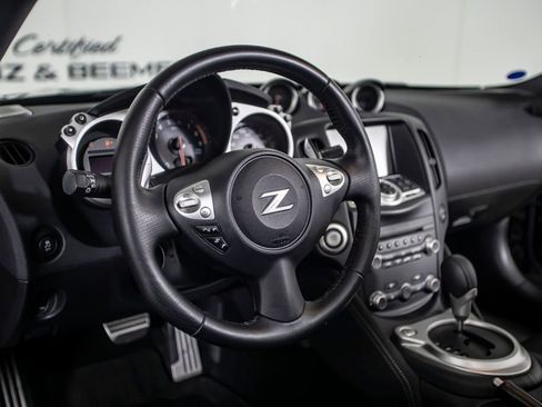 Used 2018 Nissan 370Z Touring RWD image 21