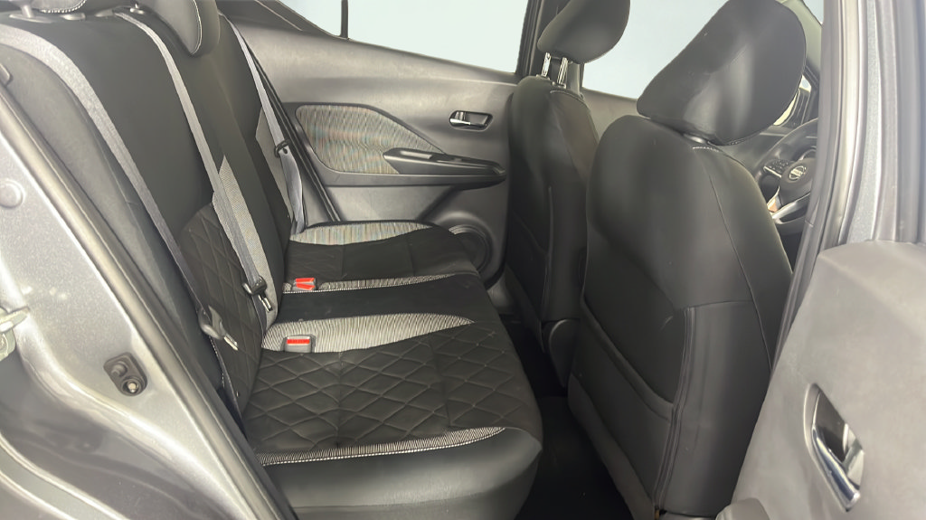 Used 2019 Nissan Kicks SV FWD image 14