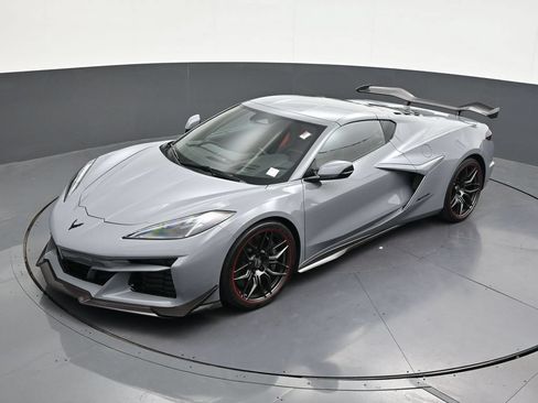 Used 2024 Chevrolet Corvette Z06 w/ Z07 Performance Package RWD image 16