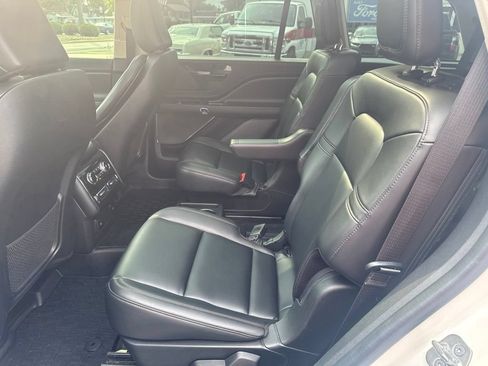 Used 2023 Lincoln Aviator AWD w/ Premium Package image 28