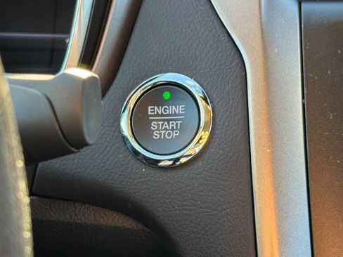 Used 2020 Ford Fusion SE image 21