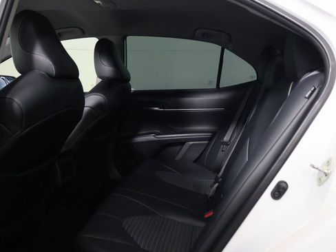 Used 2020 Toyota Camry SE image 11