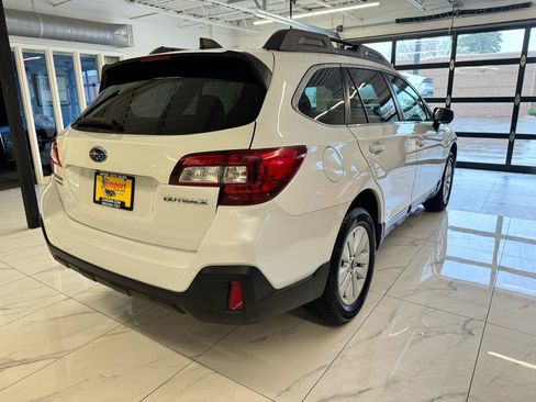 Used 2019 Subaru Outback 2.5i Premium AWD/4WD image 5
