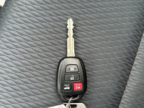 Used 2017 Toyota Corolla LE image 17