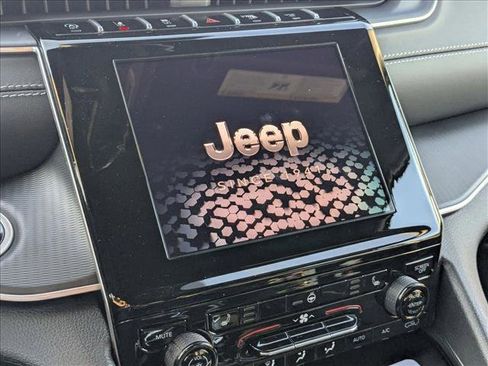 New 2025 Jeep Grand Cherokee L Altitude image 14