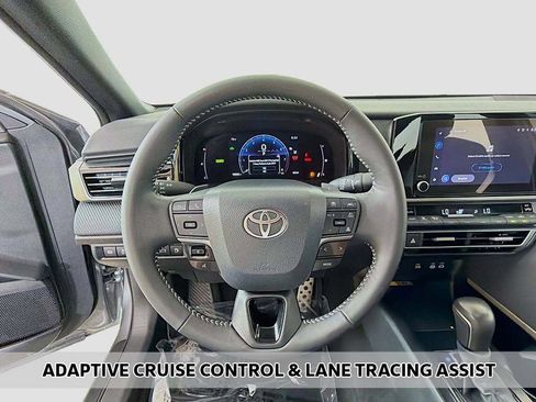 Used 2026 Toyota Camry SE FWD image 3