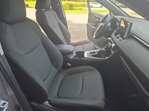 Used 2025 Toyota RAV4 XLE FWD image 10
