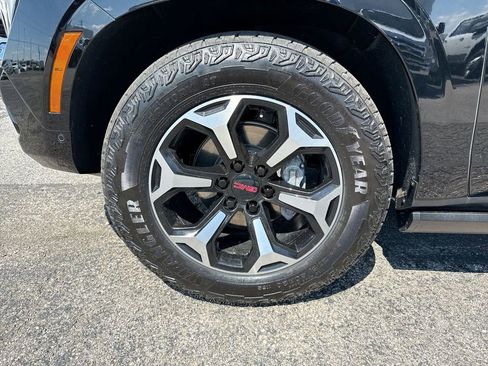 Used 2025 GMC Yukon AT4 w/ AT4 Premium Plus Package AWD/4WD image 10