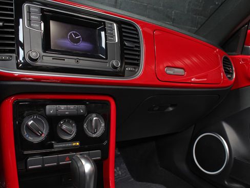 Used 2018 Volkswagen Beetle 2.0T S image 65