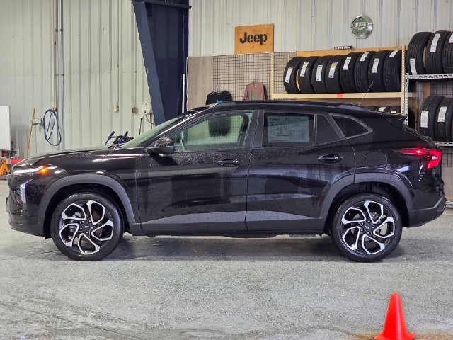 Used 2024 Chevrolet Trax RS w/ Sunroof Package FWD image 5
