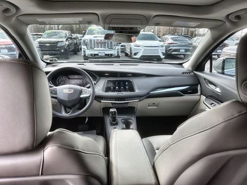 Used 2023 Cadillac XT4 Luxury w/ Cold Weather Package image 20