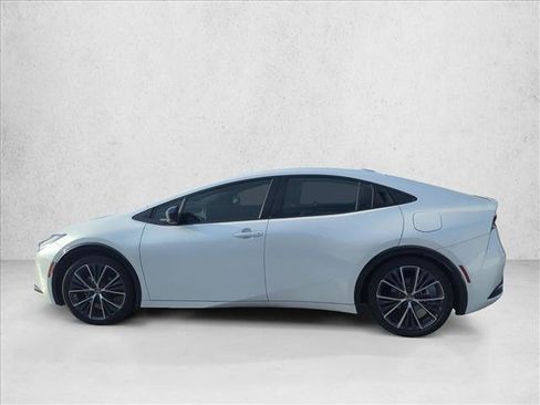 Certified 2025 Toyota Prius XLE FWD image 4