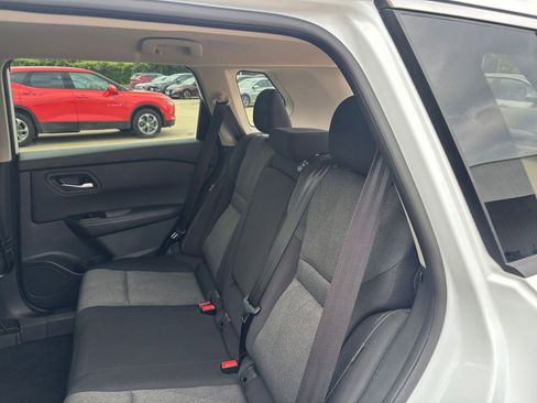 Used 2025 Nissan Rogue SV AWD/4WD image 25