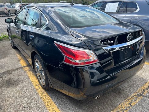 Used 2015 Nissan Altima 2.5 SL w/ Technology Package FWD image 8