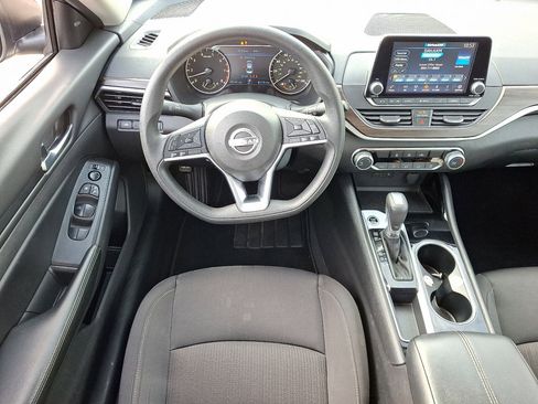 Used 2024 Nissan Altima 2.5 SV image 22
