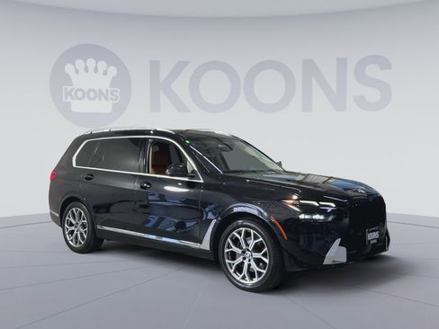 Used 2024 BMW X7 xDrive40i w/ Premium Package AWD/4WD image 2