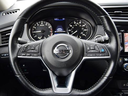 Used 2020 Nissan Rogue SV w/ Premium Package image 13