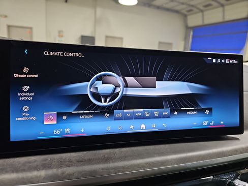 Certified 2025 BMW X7 xDrive40i AWD/4WD image 24