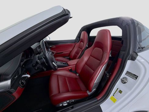 Certified 2019 Porsche 911 Targa 4 GTS AWD/4WD image 5