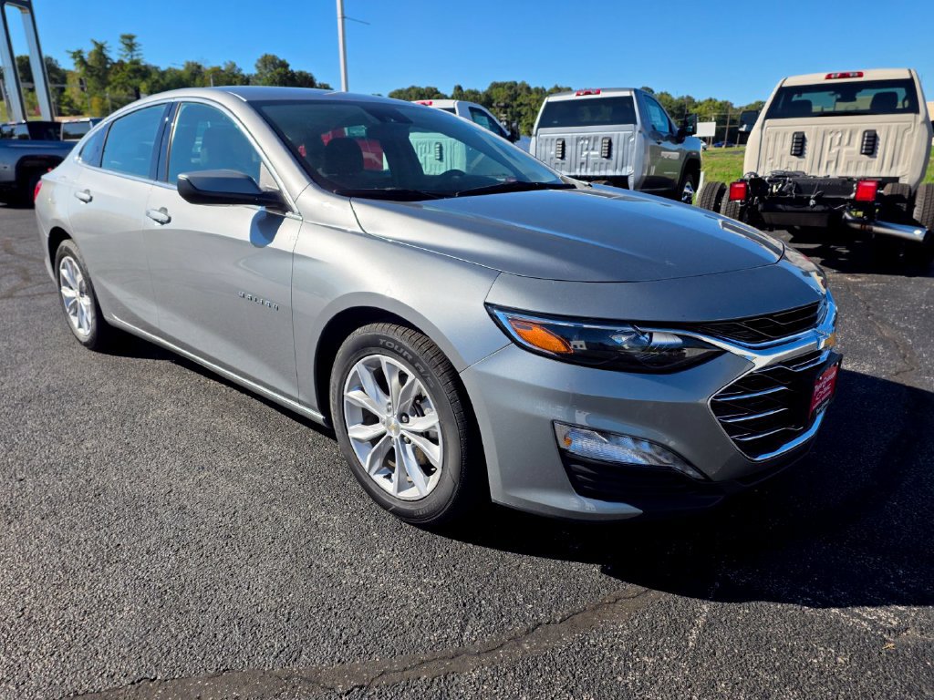 Used 2025 Chevrolet Malibu LT FWD image 2
