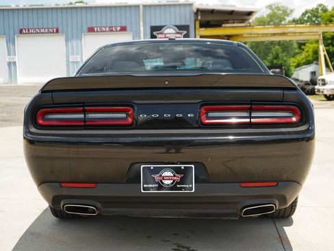 Used 2019 Dodge Challenger SXT RWD image 19