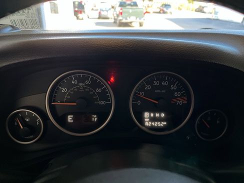 Used 2016 Jeep Wrangler Unlimited Sahara image 13