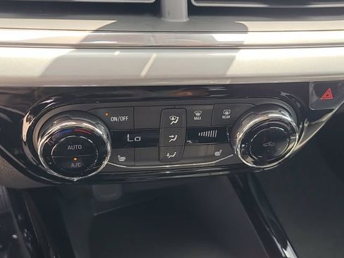 New 2026 Chevrolet Trax LT w/ Midnight Edition FWD image 28