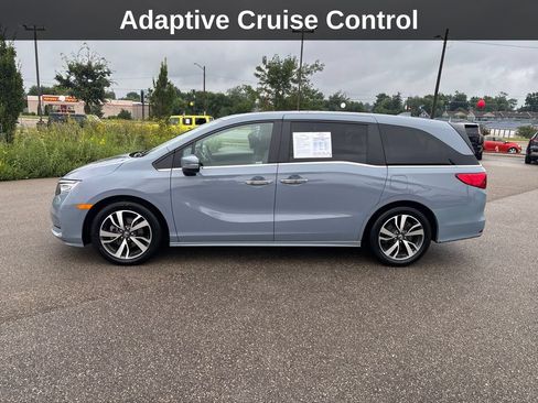 Used 2023 Honda Odyssey Touring image 2