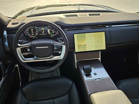 Used 2025 Land Rover Range Rover SE AWD/4WD image 18