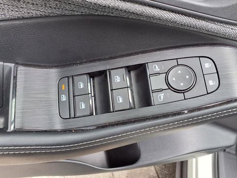 Used 2023 Nissan Rogue SV image 23