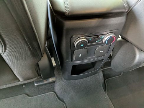 Used 2021 Ford Explorer XLT image 30