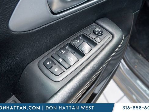 Used 2021 Chrysler Pacifica Touring w/ S Appearance Package FWD image 16