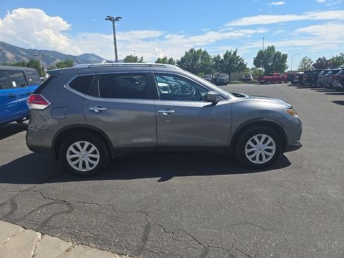 Used 2016 Nissan Rogue S w/ Appearance Package AWD/4WD image 4