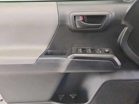 Used 2018 Toyota Tacoma SR w/ SR Convenience Package image 32