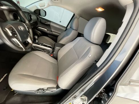 Used 2019 Toyota Tacoma SR5 AWD/4WD image 11