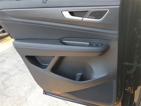 Certified 2025 Volkswagen Atlas Cross Sport SEL Premium R-Line image 13