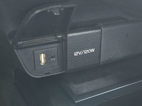 Used 2019 Toyota Camry SE FWD image 14