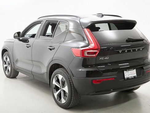 Certified 2024 Volvo XC40 B5 Plus w/ Climate Package image 7