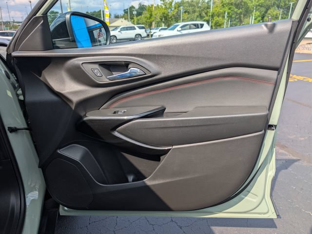 Used 2024 Chevrolet Trax RS w/ Sunroof Package FWD image 13