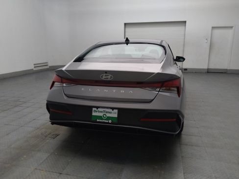 Used 2025 Hyundai Elantra SE FWD image 7