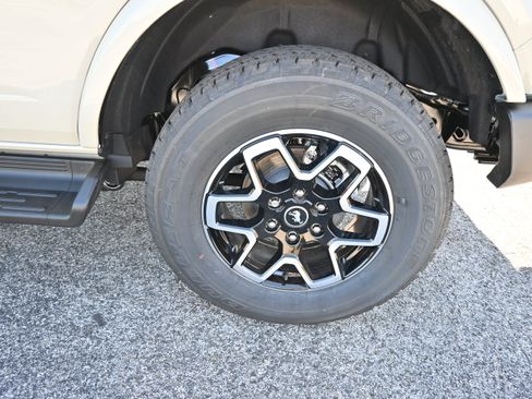 New 2026 Ford Bronco Outer Banks AWD/4WD image 13