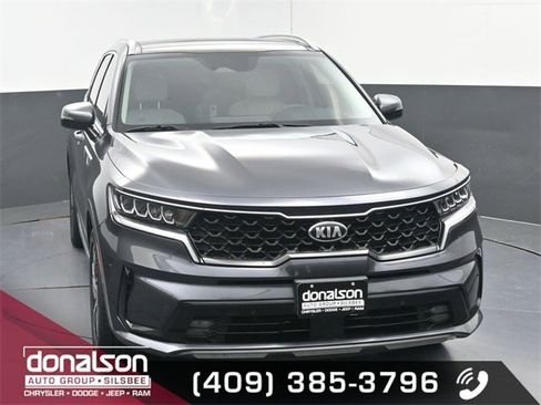 Used 2022 Kia Sorento EX w/ Panoramic Sunroof Package image 3