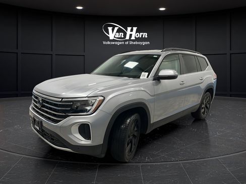 Used 2026 Volkswagen Atlas SE w/ Black Wheel Package AWD/4WD image 3