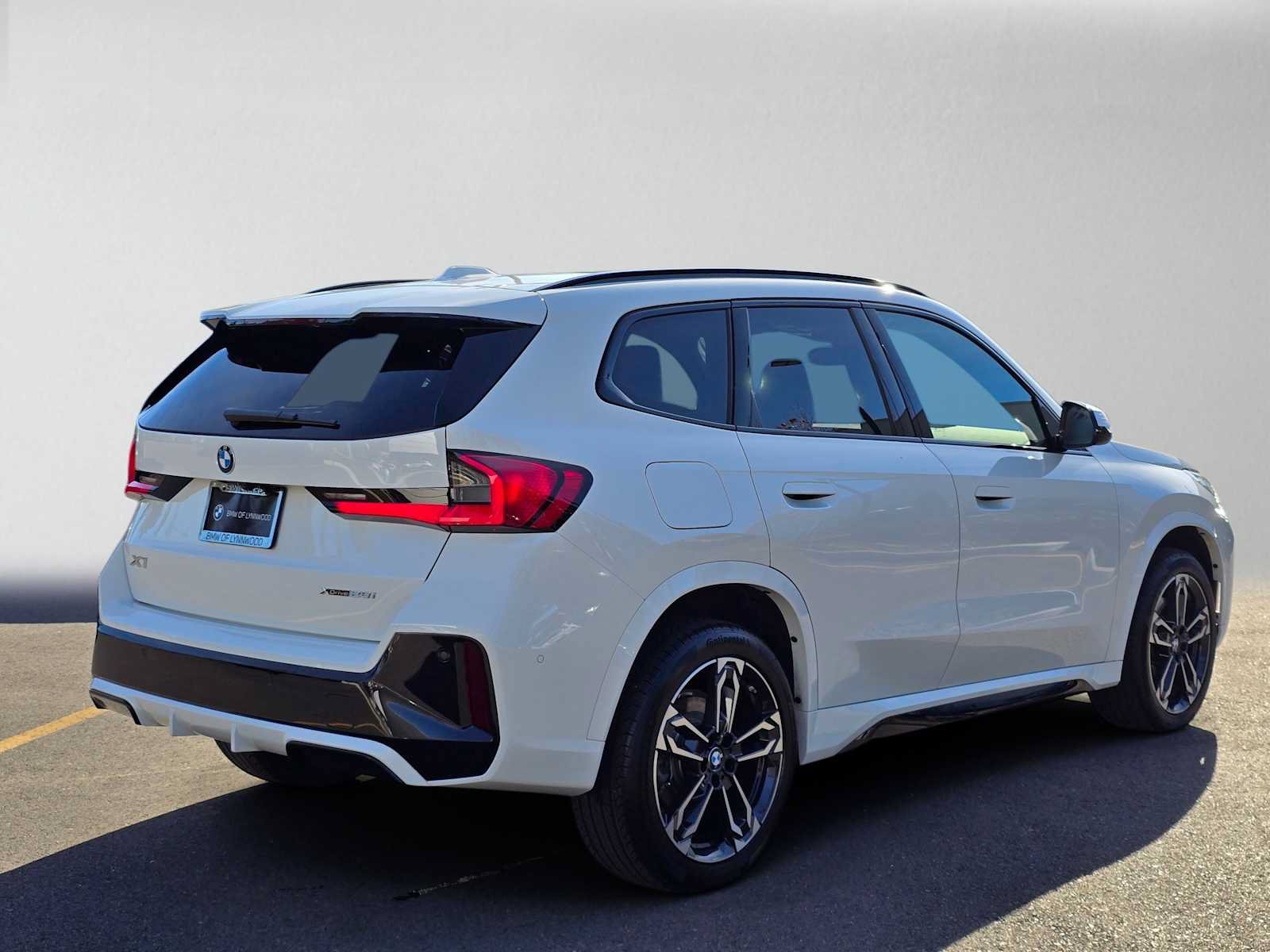 Used 2026 BMW X1 xDrive28i w/ M Sport Package AWD/4WD image 3