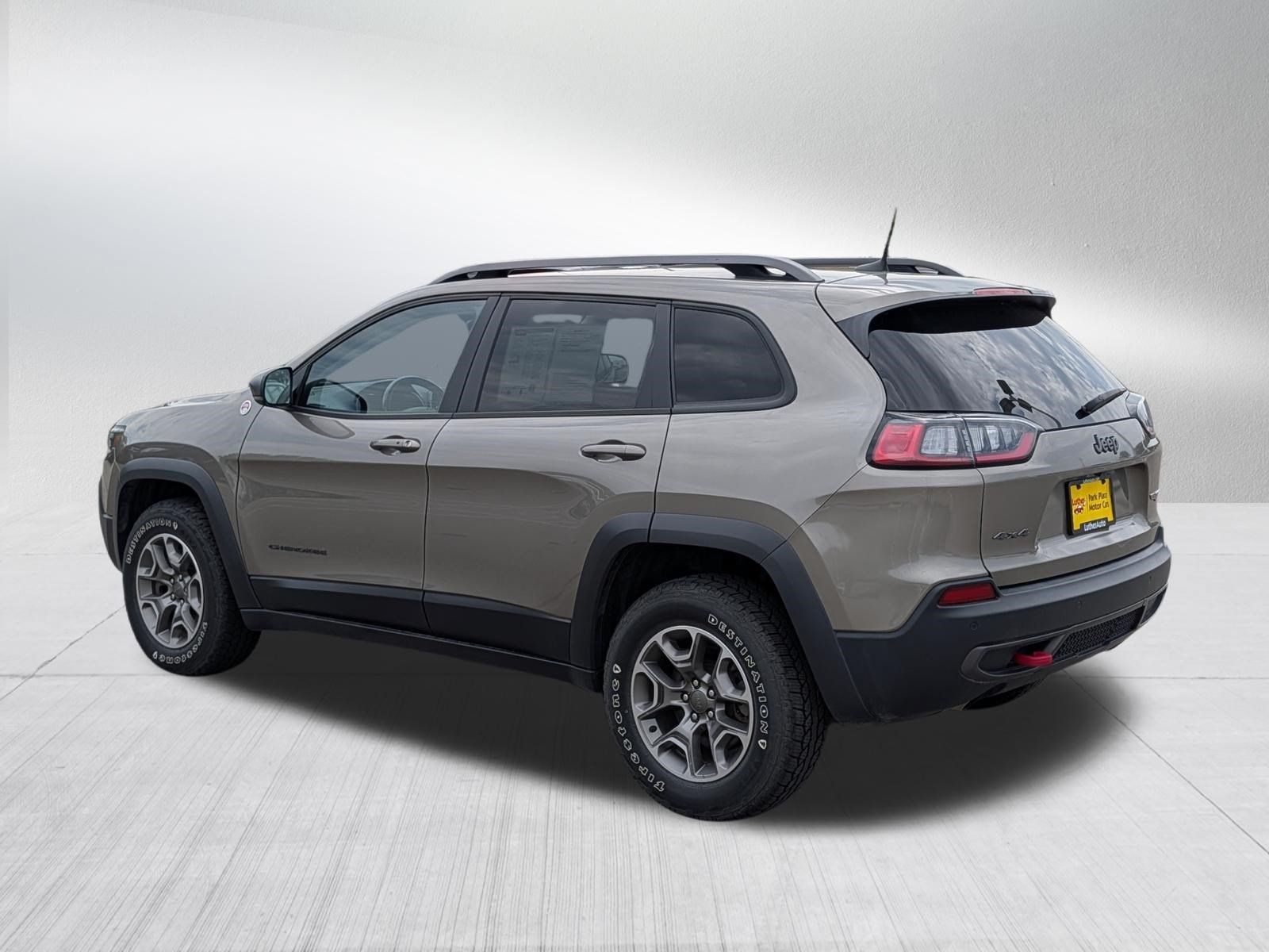 Used 2020 Jeep Cherokee Trailhawk w/ Cold Weather Group AWD/4WD image 5