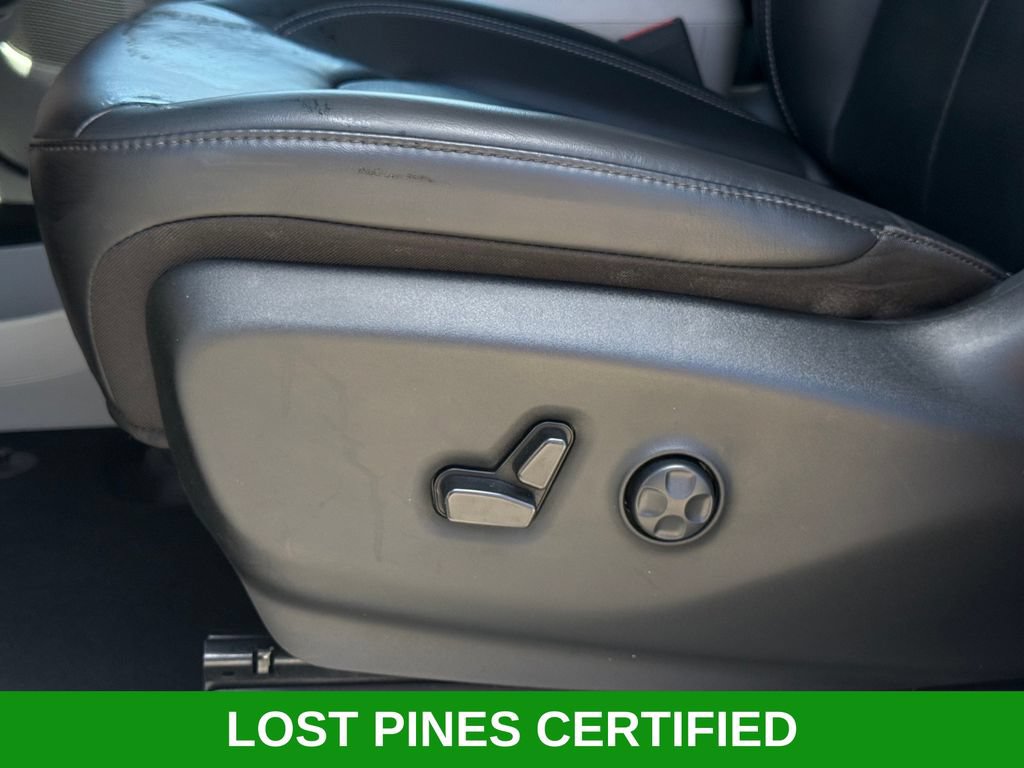 Used 2023 Chrysler Pacifica Touring-L FWD image 8