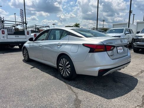 Used 2024 Nissan Altima 2.5 SV FWD image 5