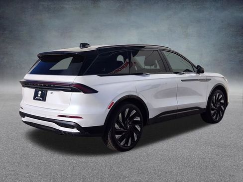 New 2026 Lincoln Nautilus Reserve image 7