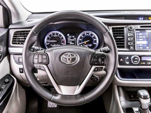 Used 2017 Toyota Highlander Limited FWD image 22