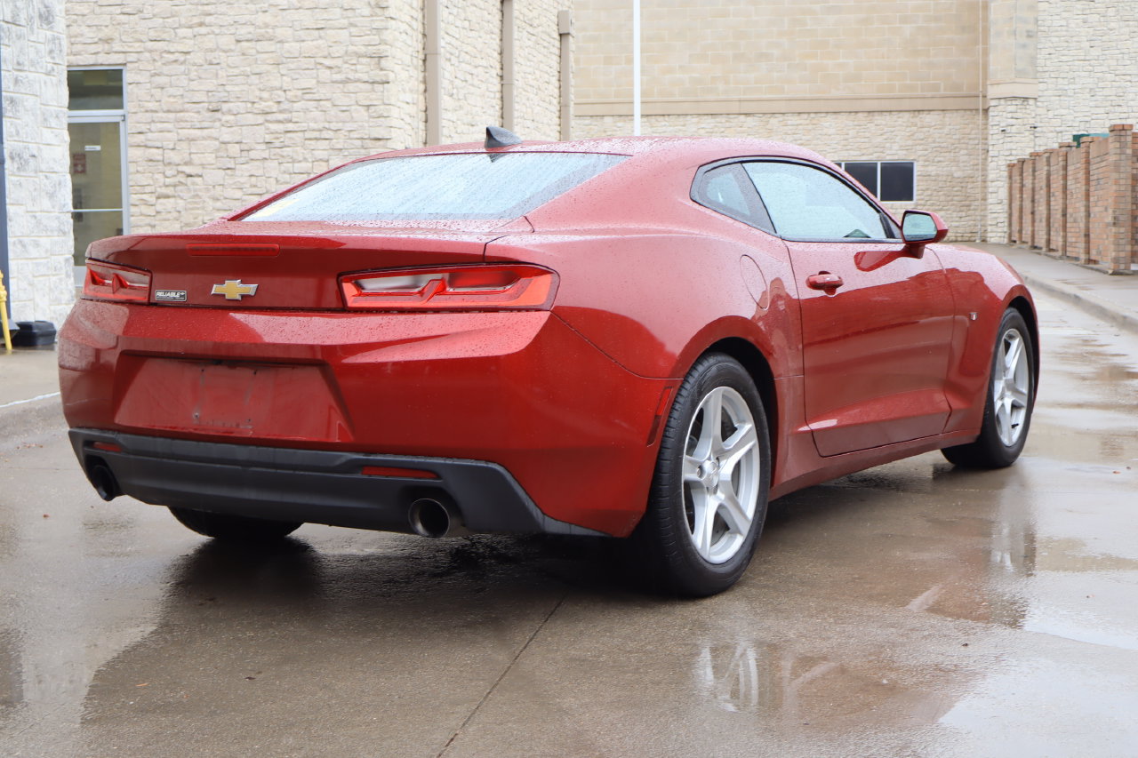 Used 2016 Chevrolet Camaro LT RWD image 3